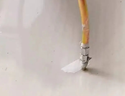 怀柔瓷砖空鼓维修公司专业解答在瓷砖铺贴过程中，如果使用的砂料过粗（如全部使用了粗砂），可能会导致以下问题